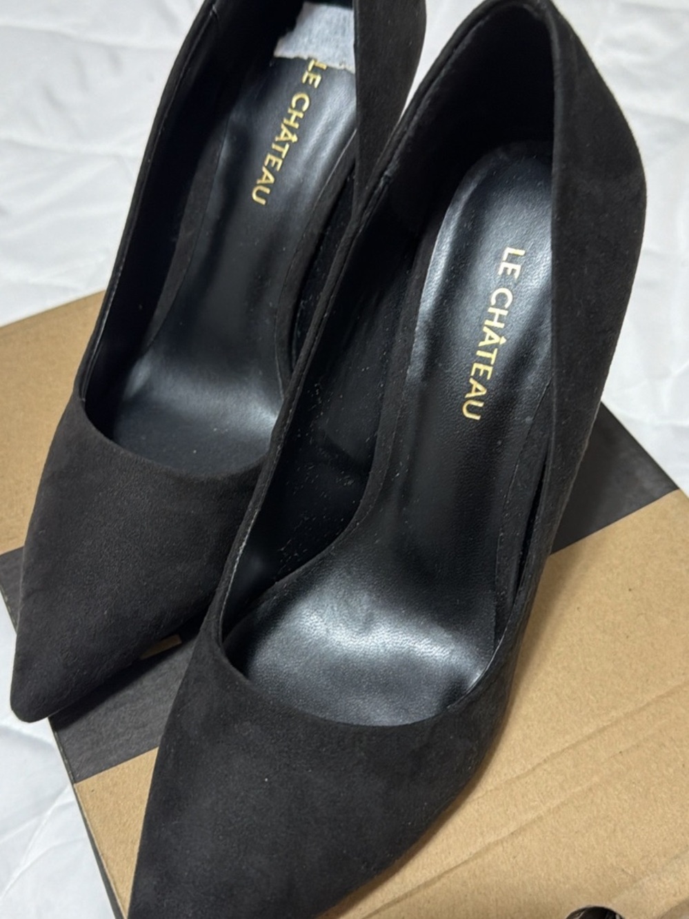 le chateau Black Suede Pointed Pumps NEW